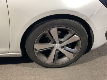 Neumático delantero derecho