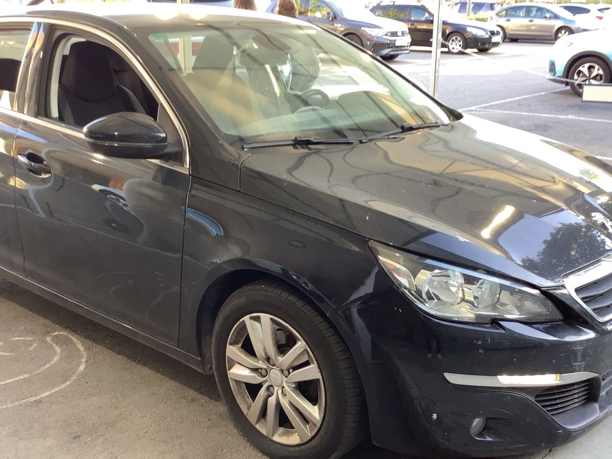 Lateral delantero derecho