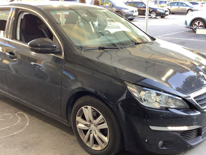 Lateral delantero derecho