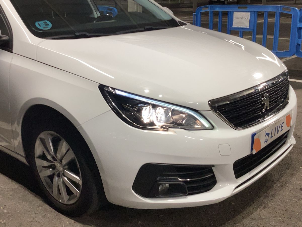 Lateral delantero derecho