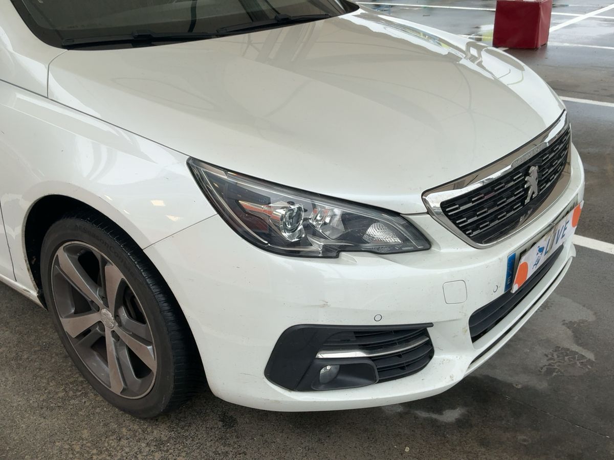 Lateral delantero derecho