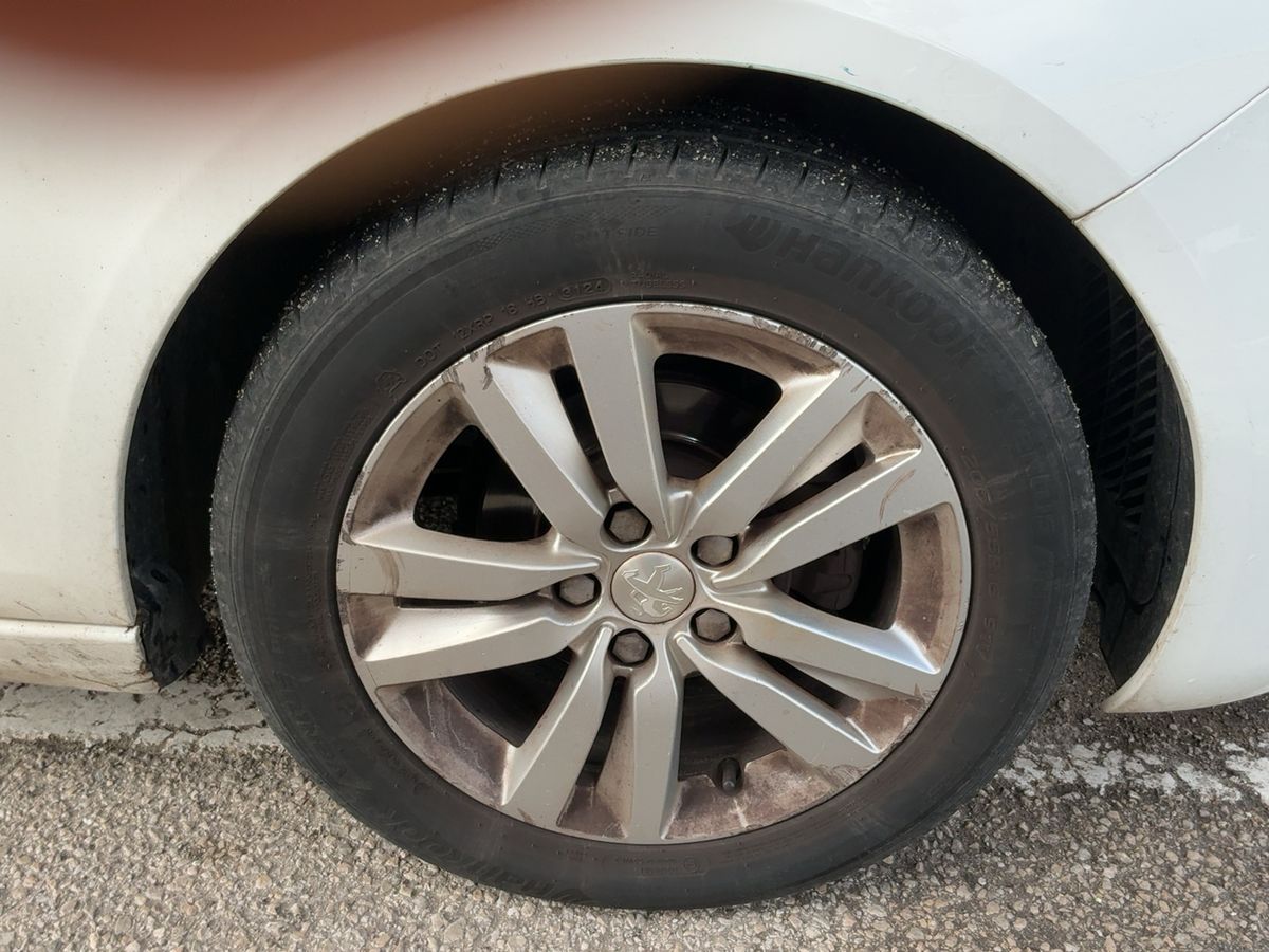 Neumático delantero derecho