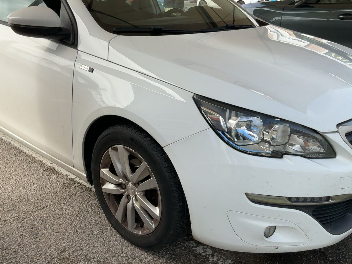 Lateral delantero derecho