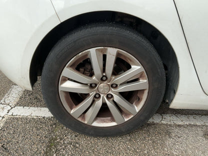 Neumático trasero derecho