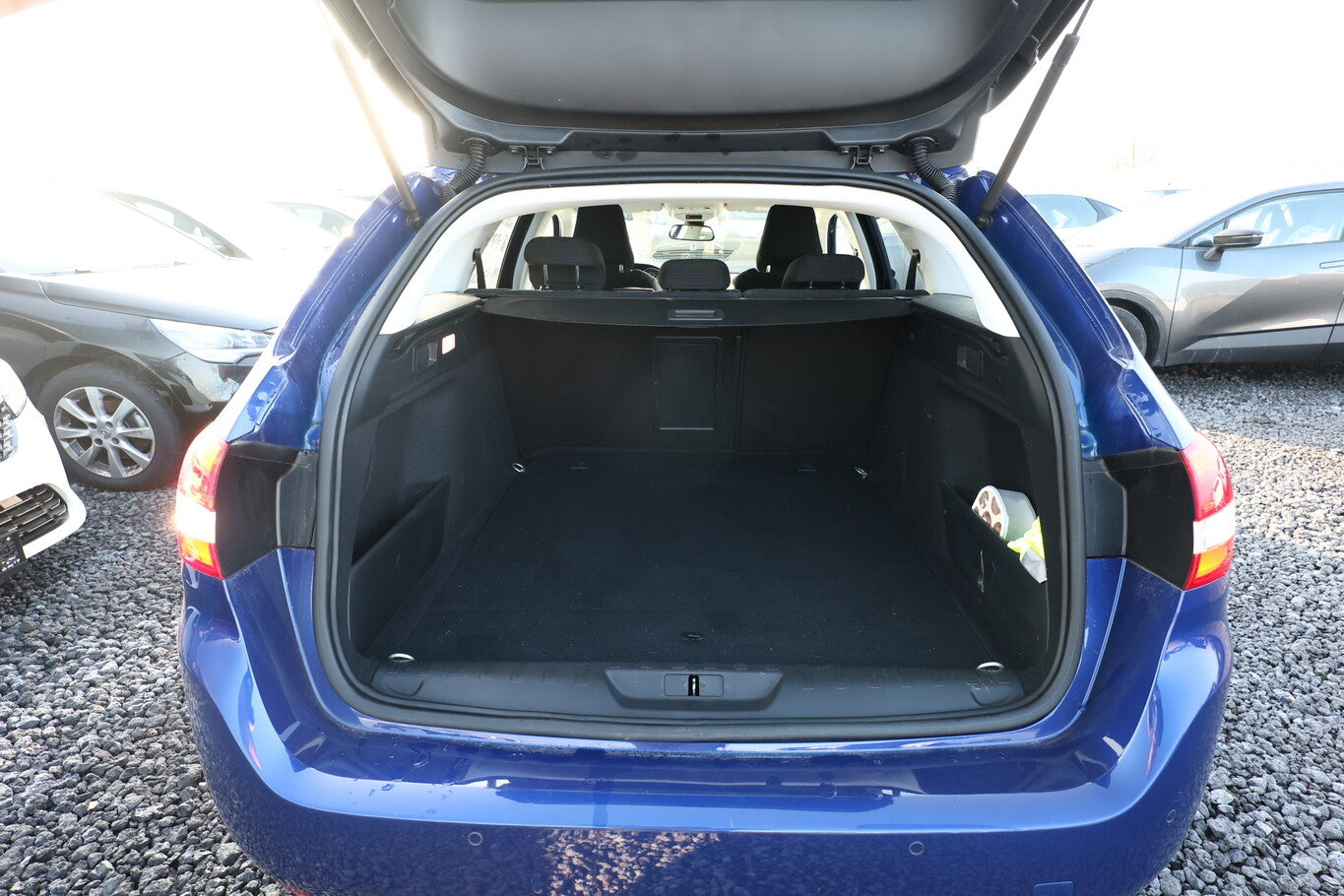 Peugeot 308 SW 1.2 PT 130 Aut. Allure Nav SHZ PDC  104434920 10