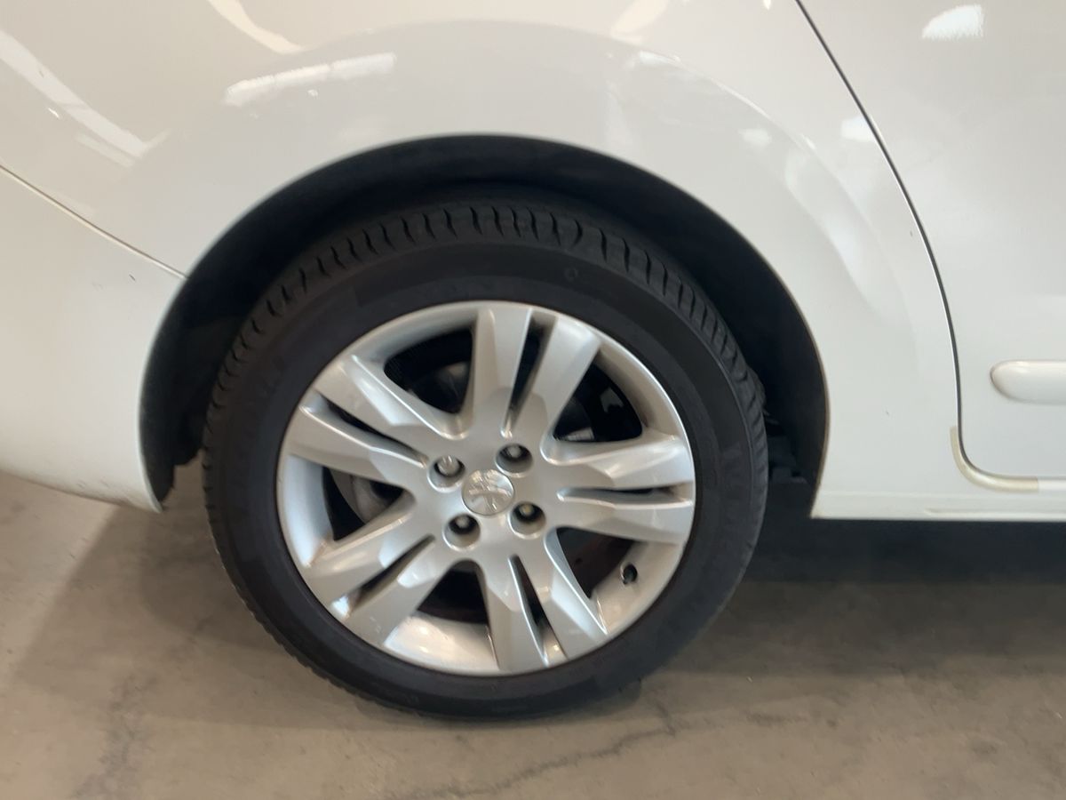 Neumático trasero derecho