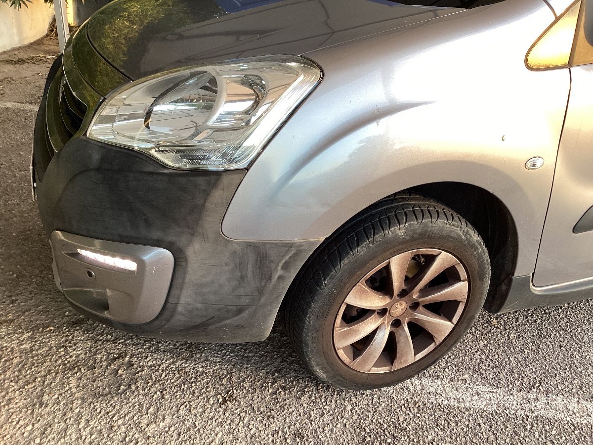 Lateral delantero izquierdo