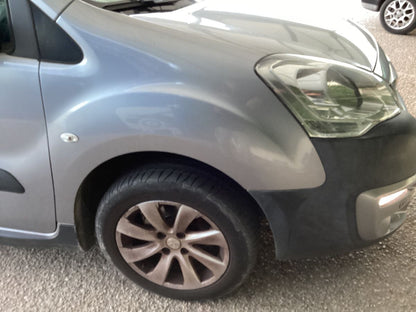 Lateral delantero derecho