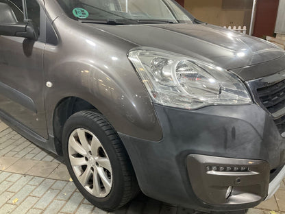 Lateral delantero derecho