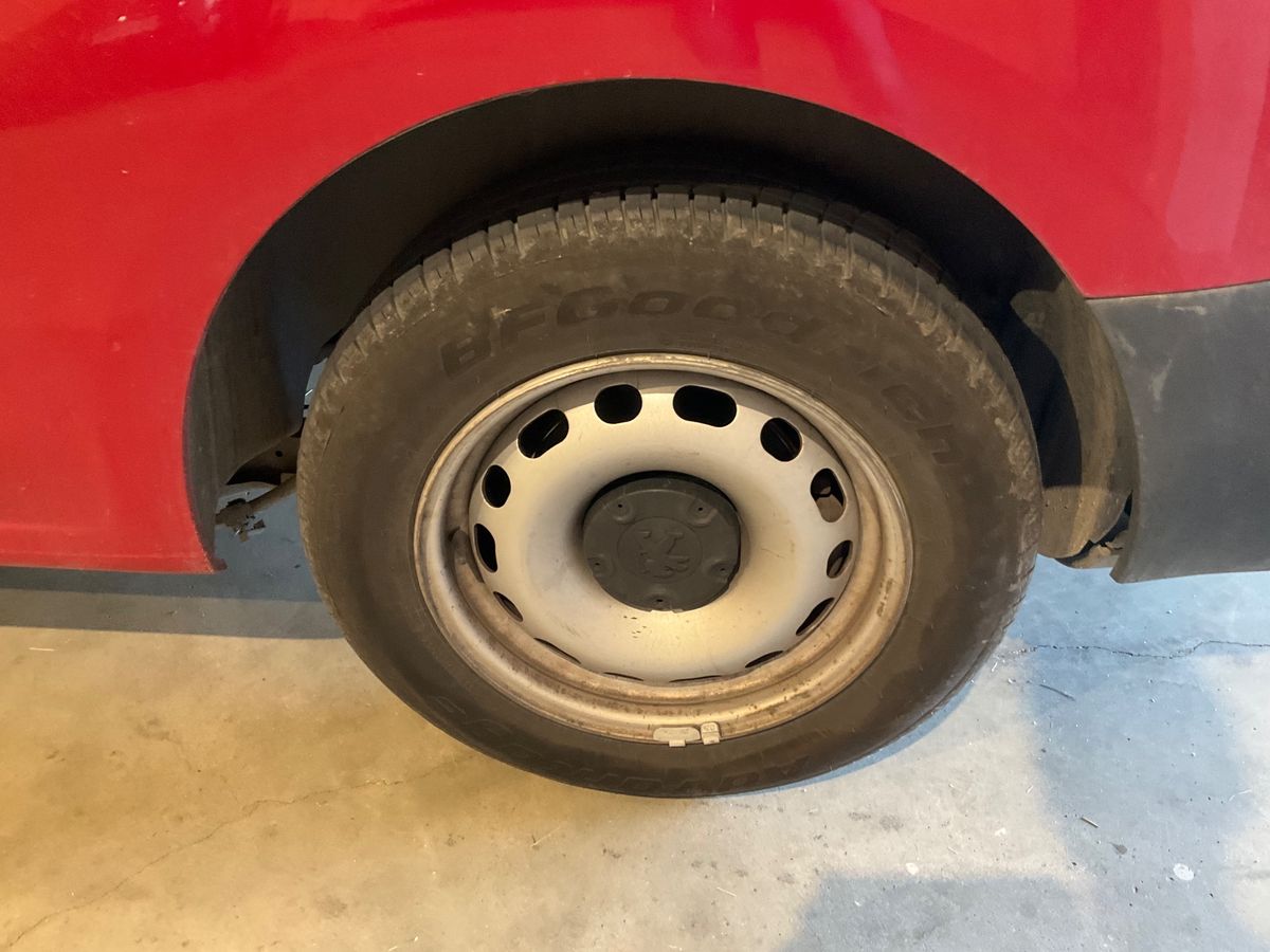 Neumático trasero izquierdo