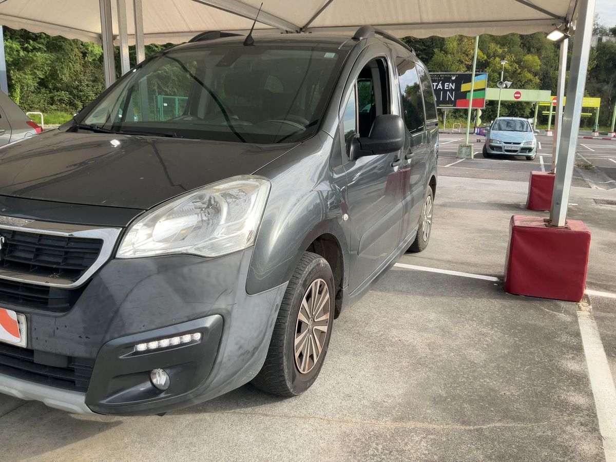 Lateral delantero izquierdo