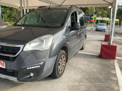 Lateral delantero izquierdo