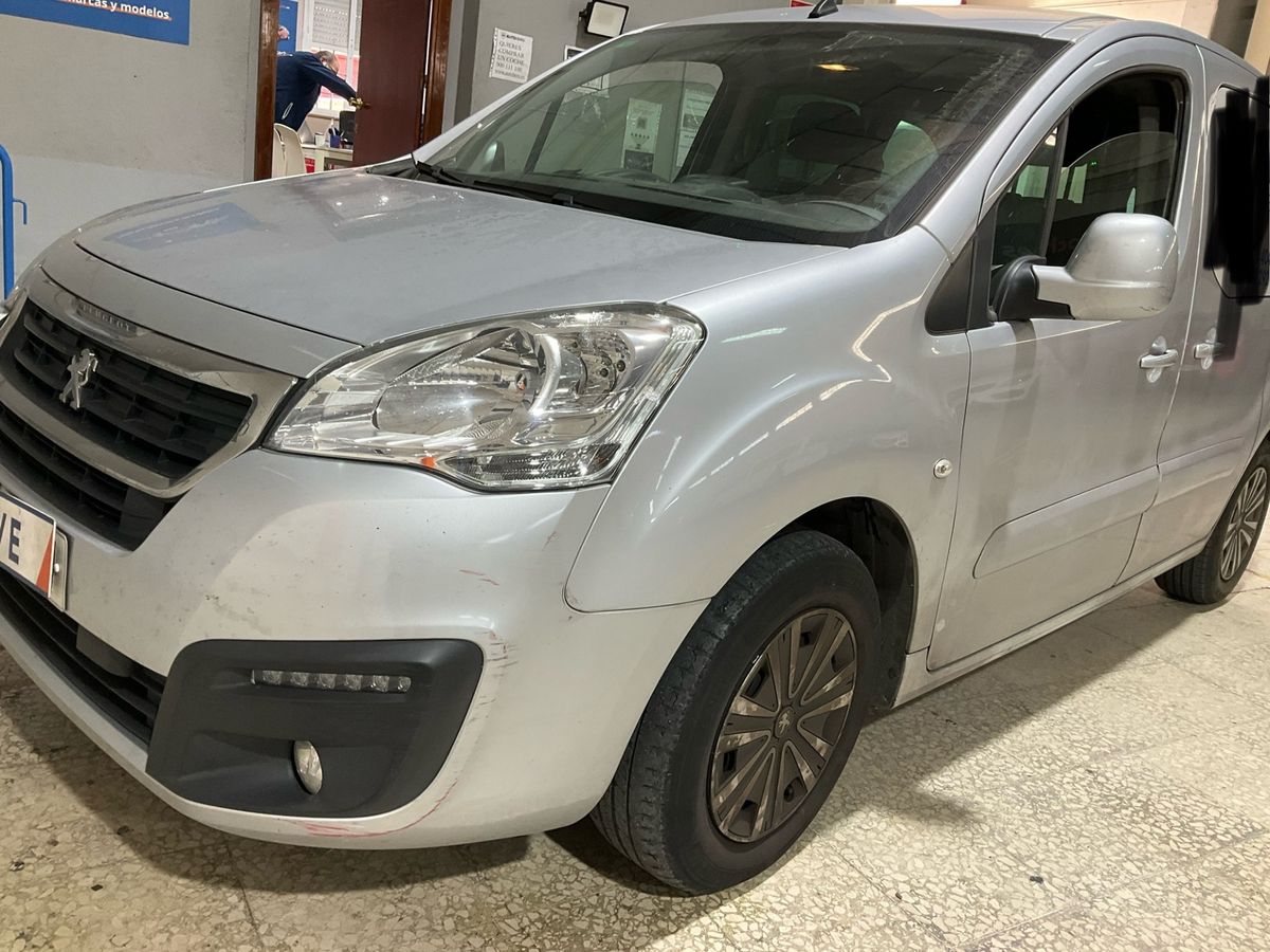 Lateral delantero izquierdo