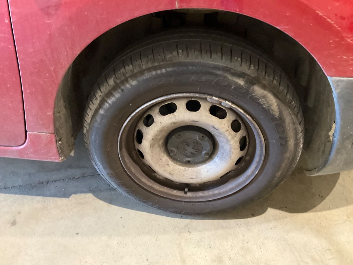 Neumático delantero derecho