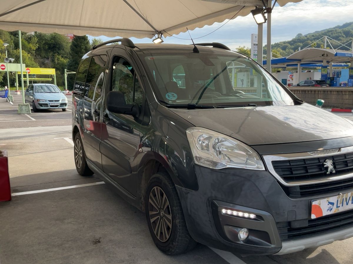 Lateral delantero derecho