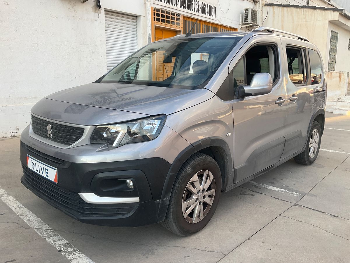 Frontal izquierda