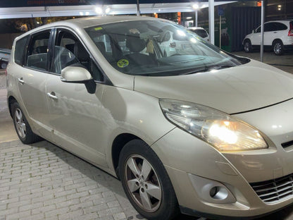 Lateral delantero derecho