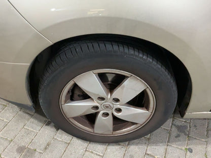 Neumático delantero izquierdo