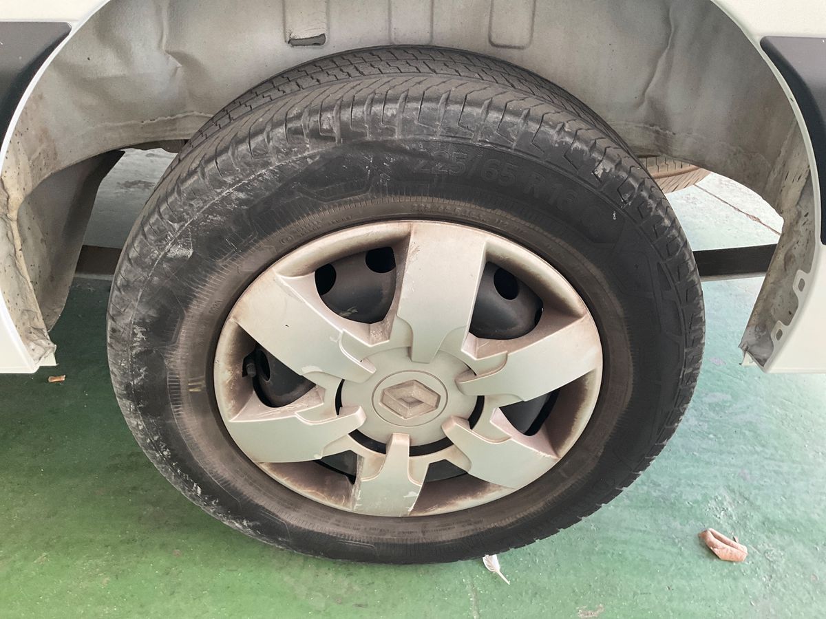 Neumático trasero izquierdo