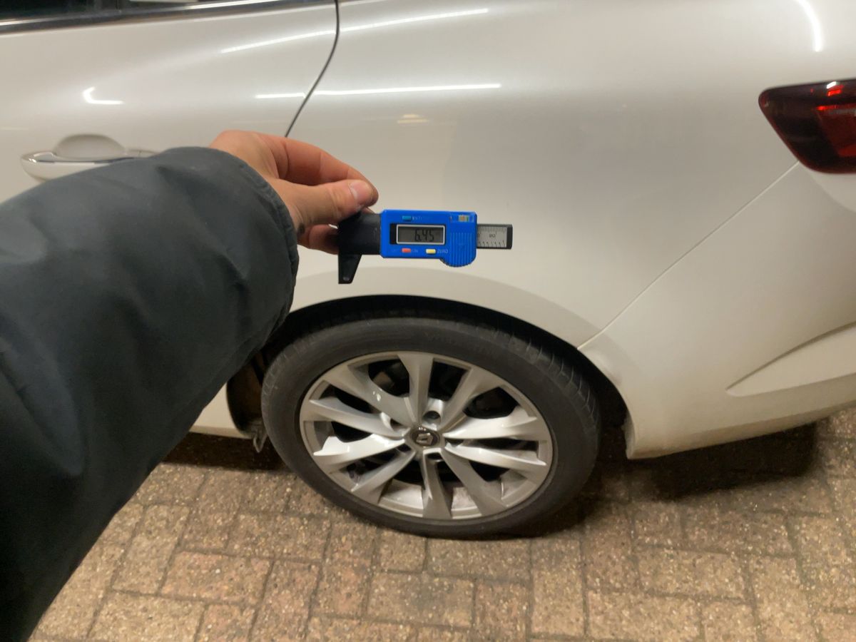 Neumático trasero izquierdo