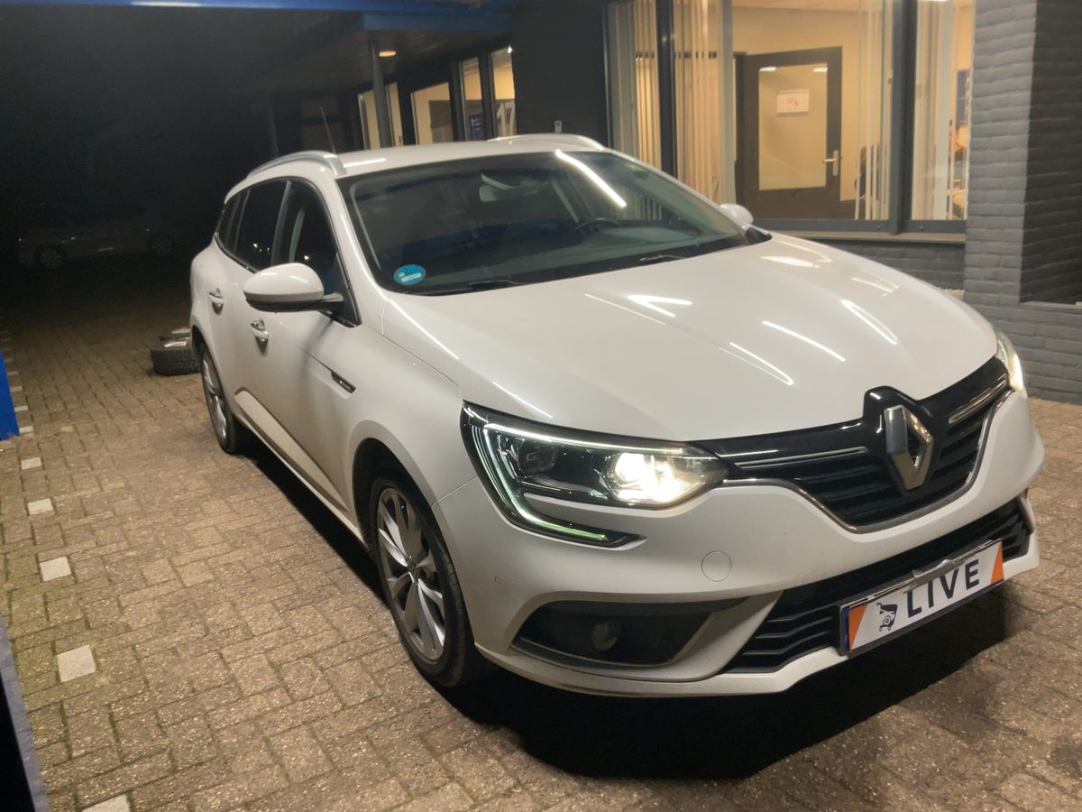 Lateral delantero derecho