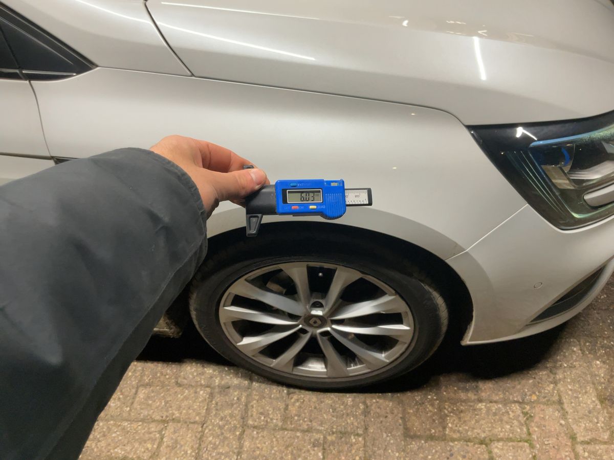 Neumático delantero derecho