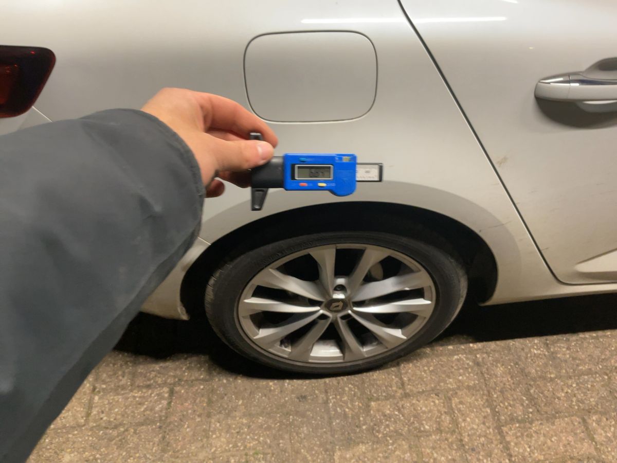 Neumático trasero derecho