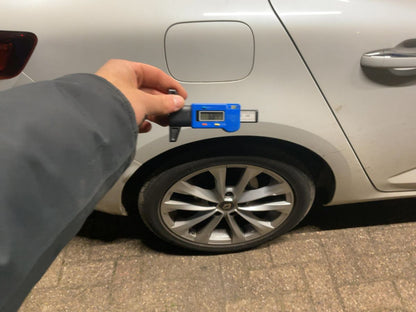 Neumático trasero derecho