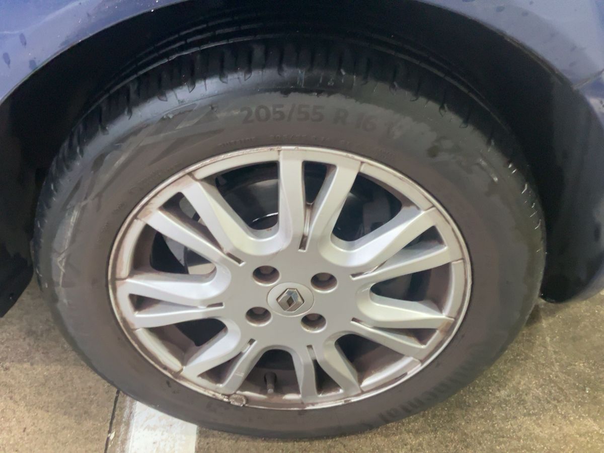 Neumático delantero derecho