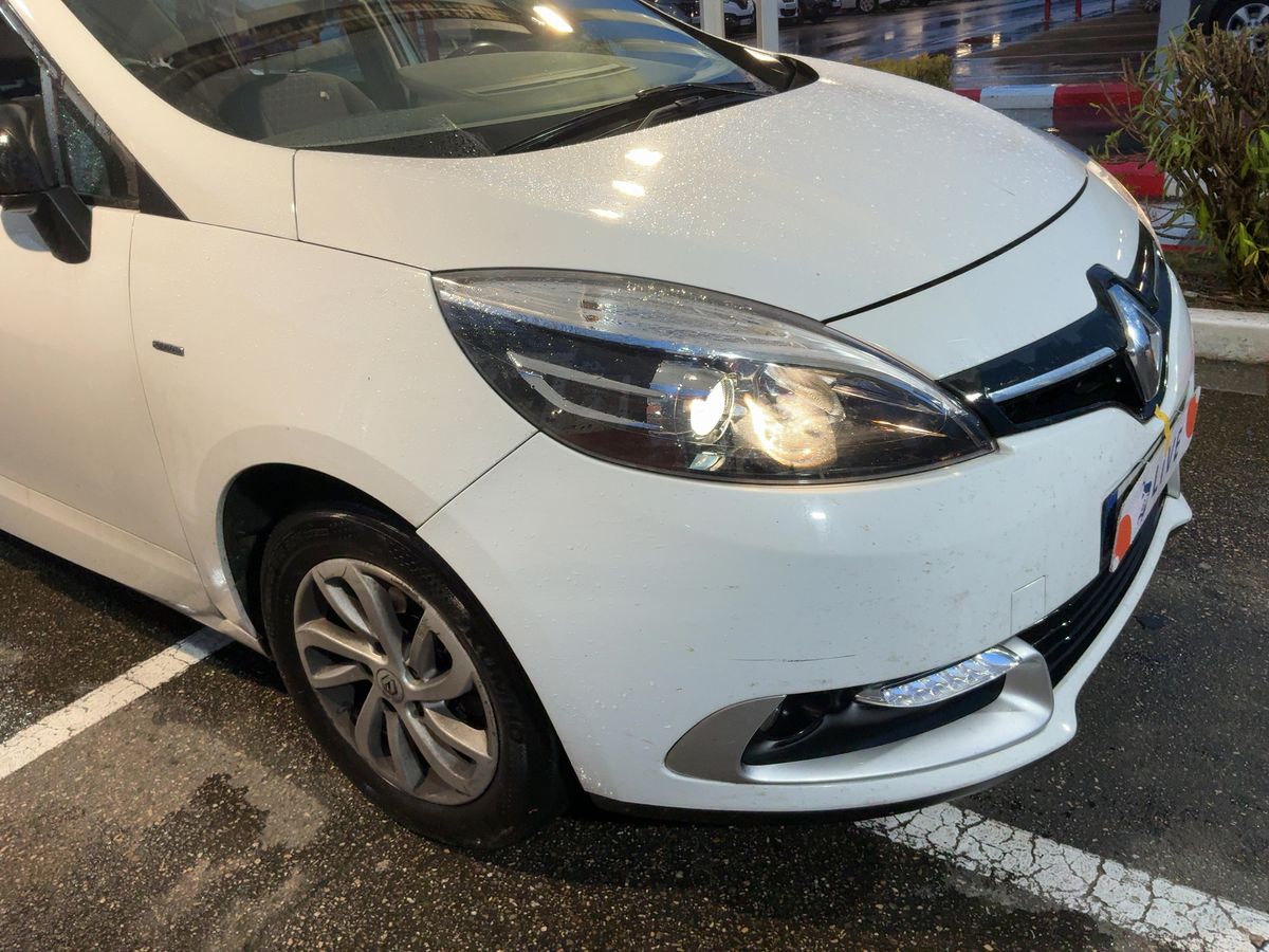 Lateral delantero derecho