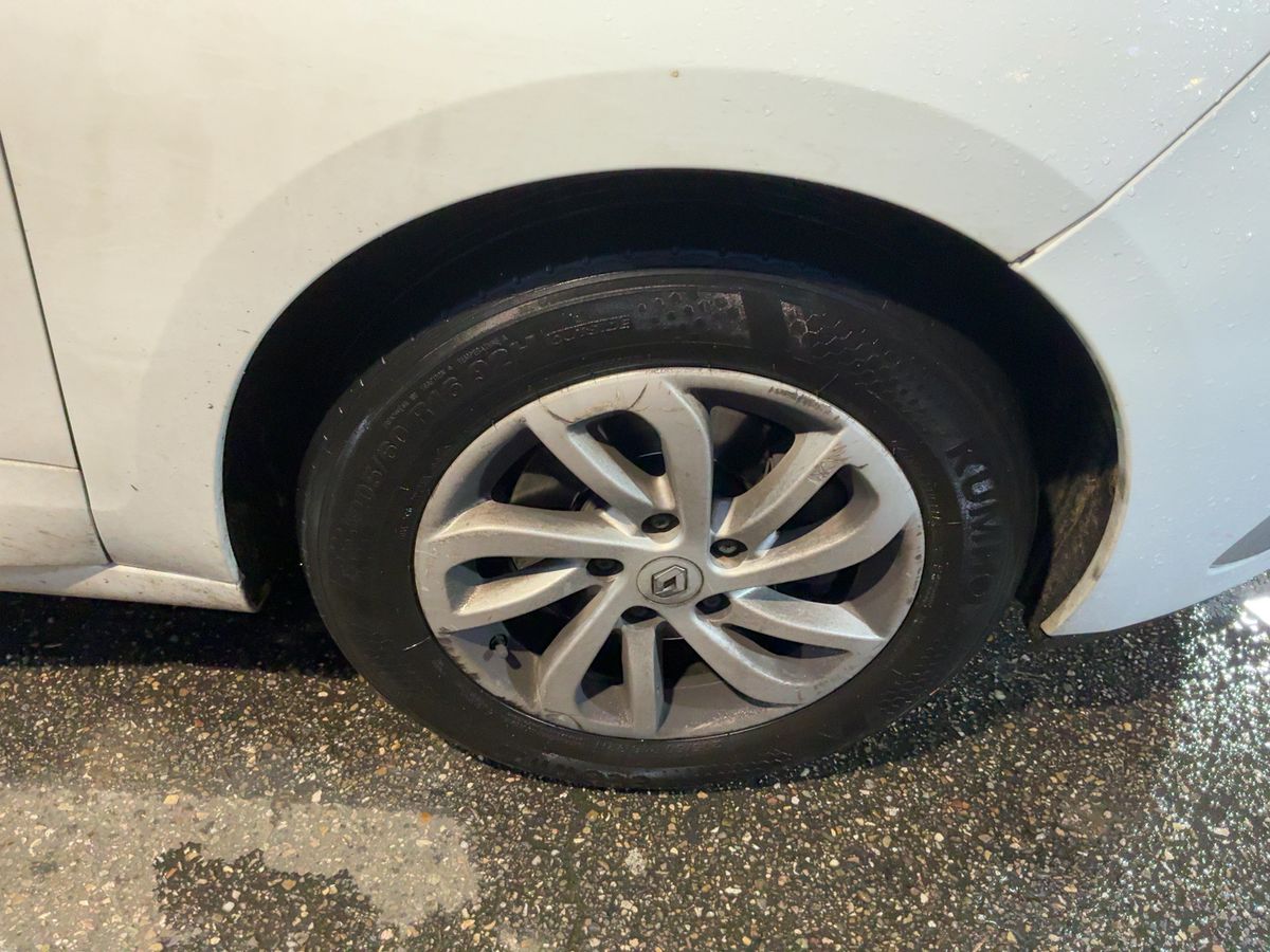 Neumático delantero derecho