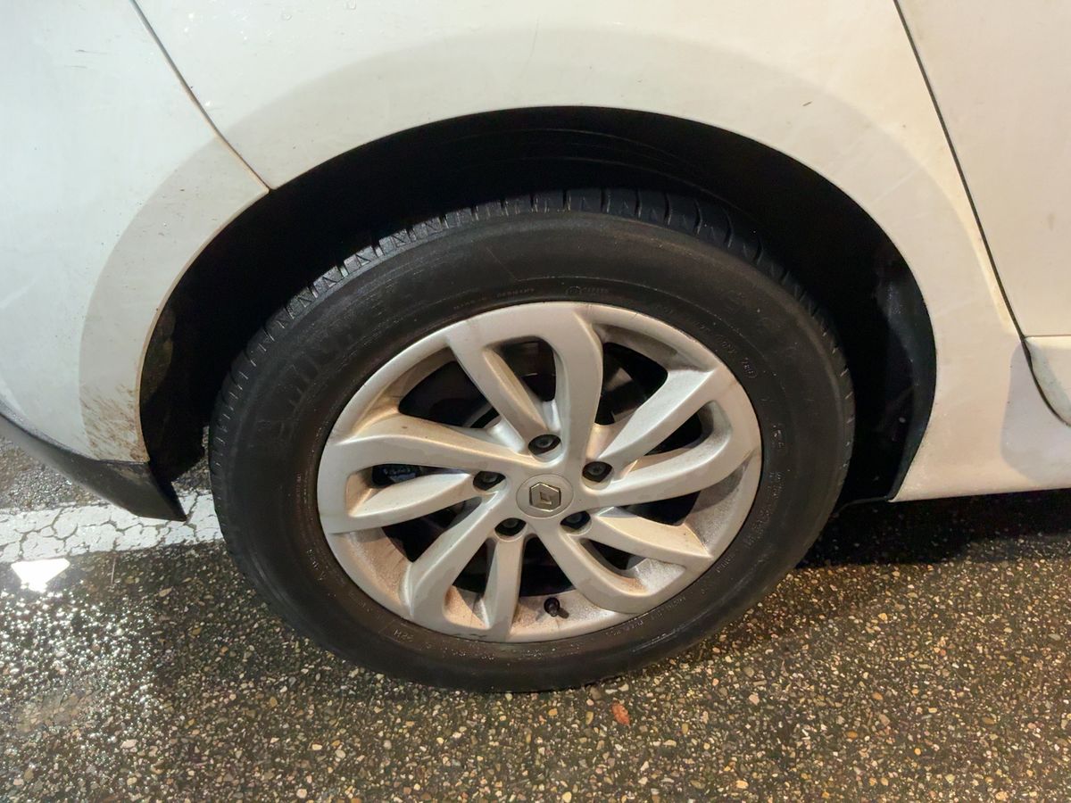 Neumático trasero derecho