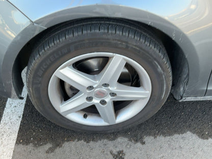 Neumático delantero izquierdo