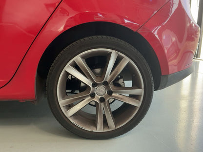 Neumático trasero izquierdo