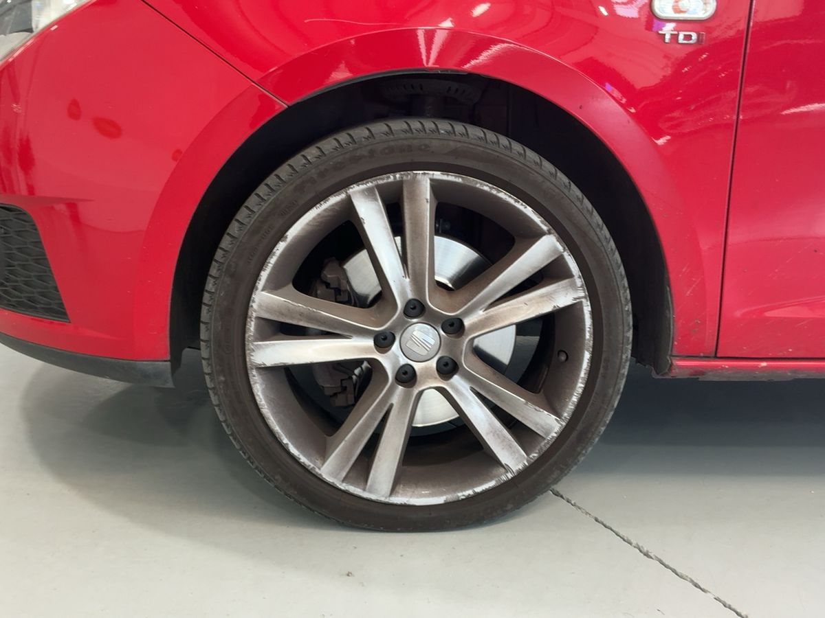 Neumático delantero izquierdo