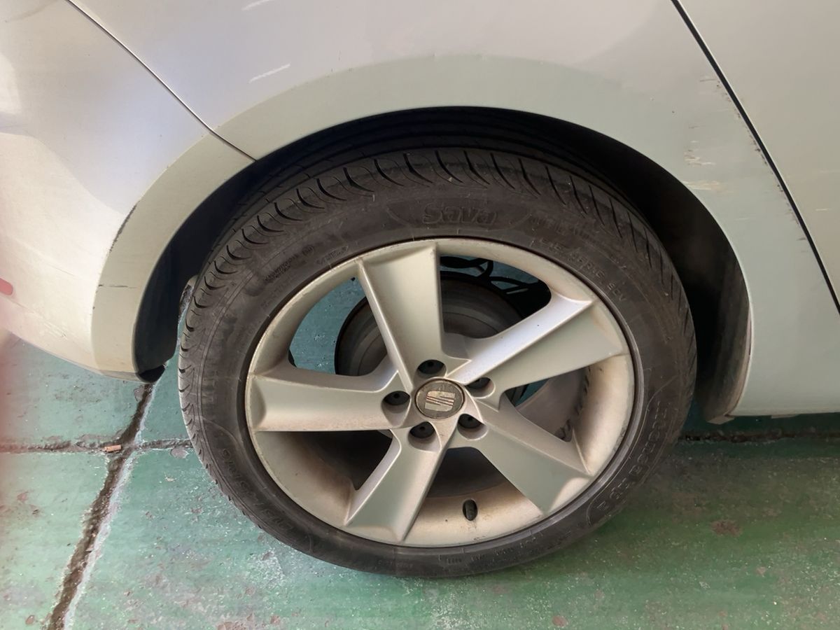 Neumático trasero derecho