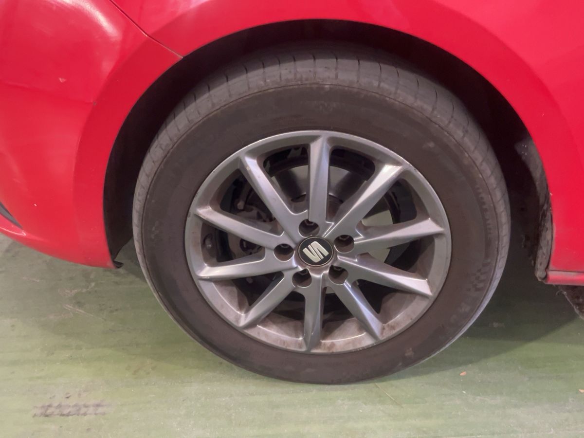 Neumático delantero izquierdo