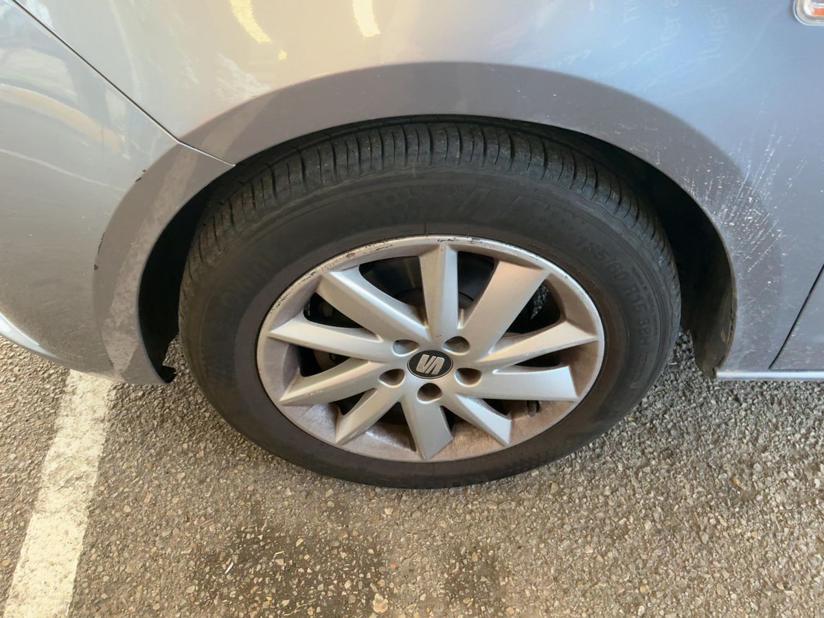 Neumático delantero izquierdo