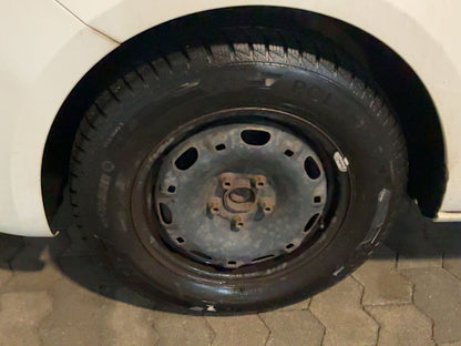 Neumático delantero izquierdo