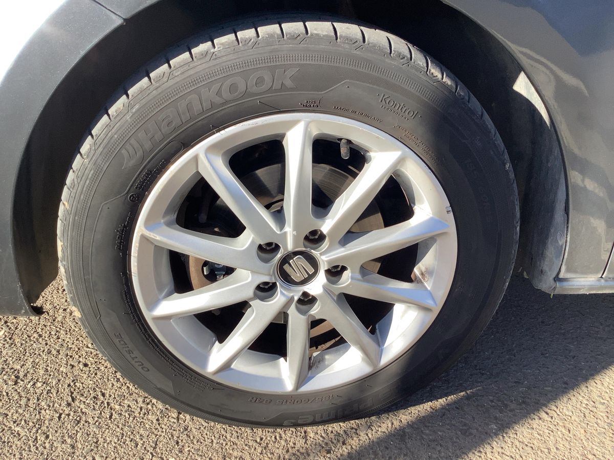 Neumático delantero izquierdo