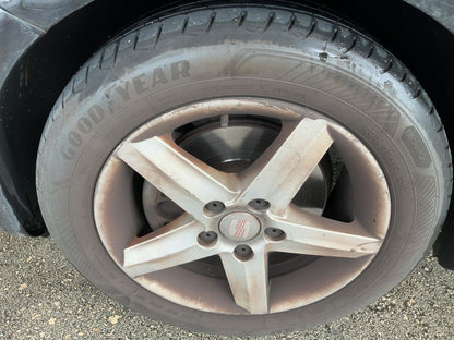 Neumático delantero izquierdo