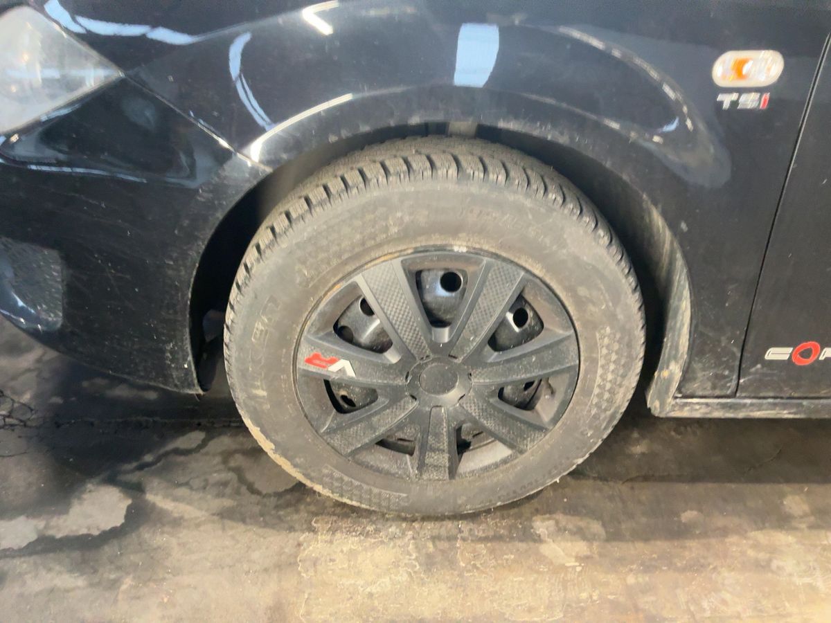 Neumático delantero izquierdo