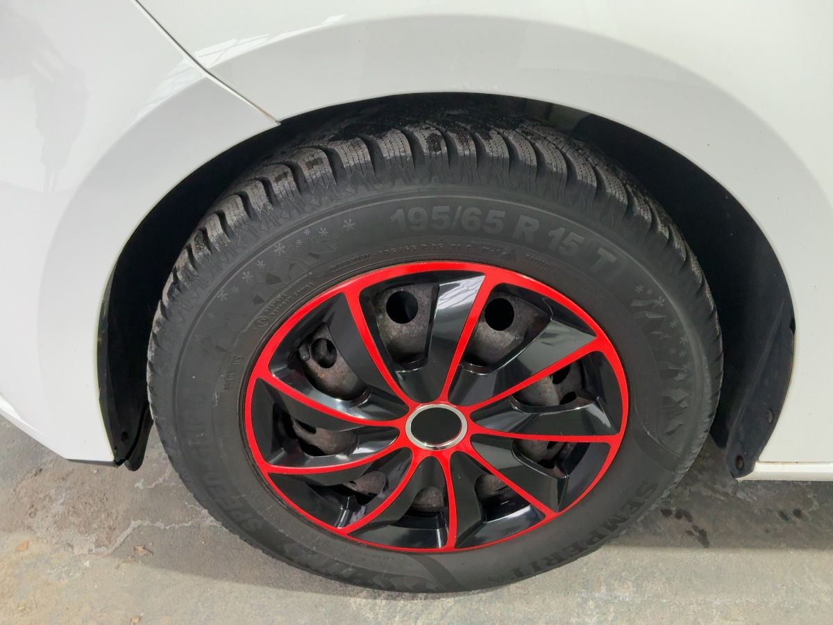 Neumático delantero izquierdo