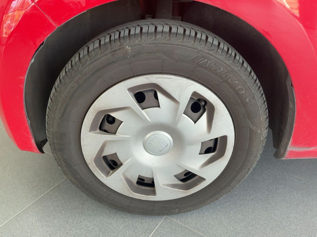 Neumático delantero izquierdo