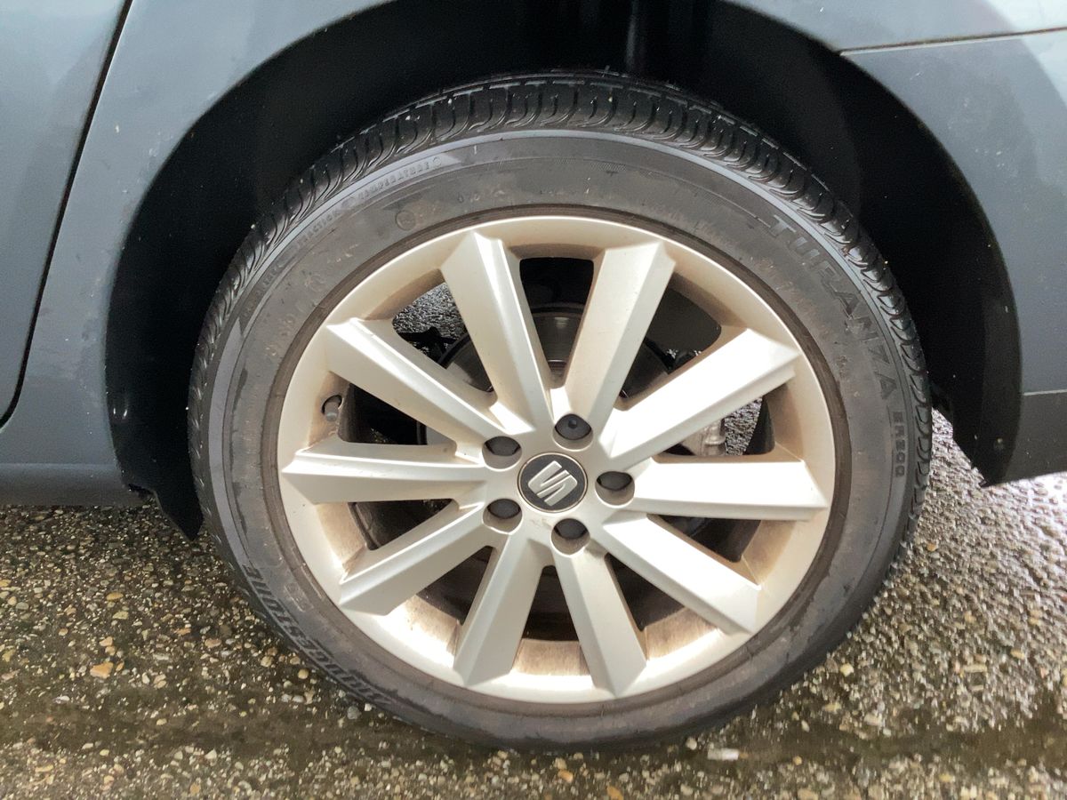 Neumático trasero izquierdo