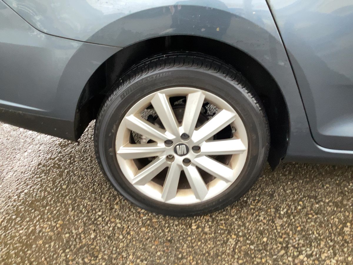 Neumático trasero derecho