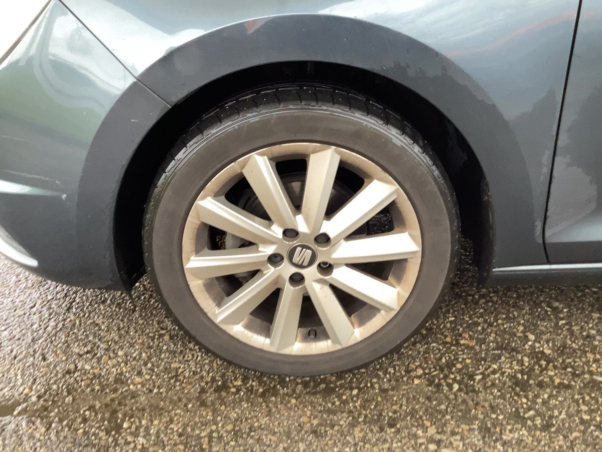 Neumático delantero izquierdo