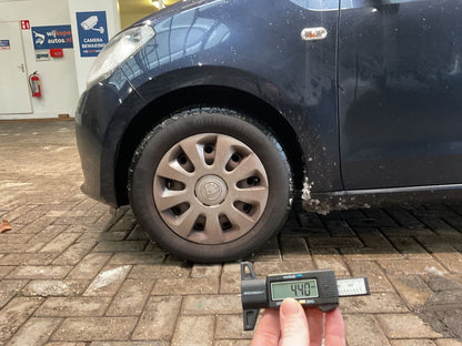 Neumático delantero izquierdo