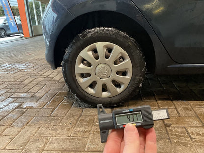 Neumático trasero derecho