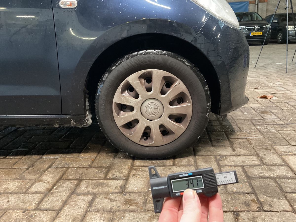 Neumático delantero derecho